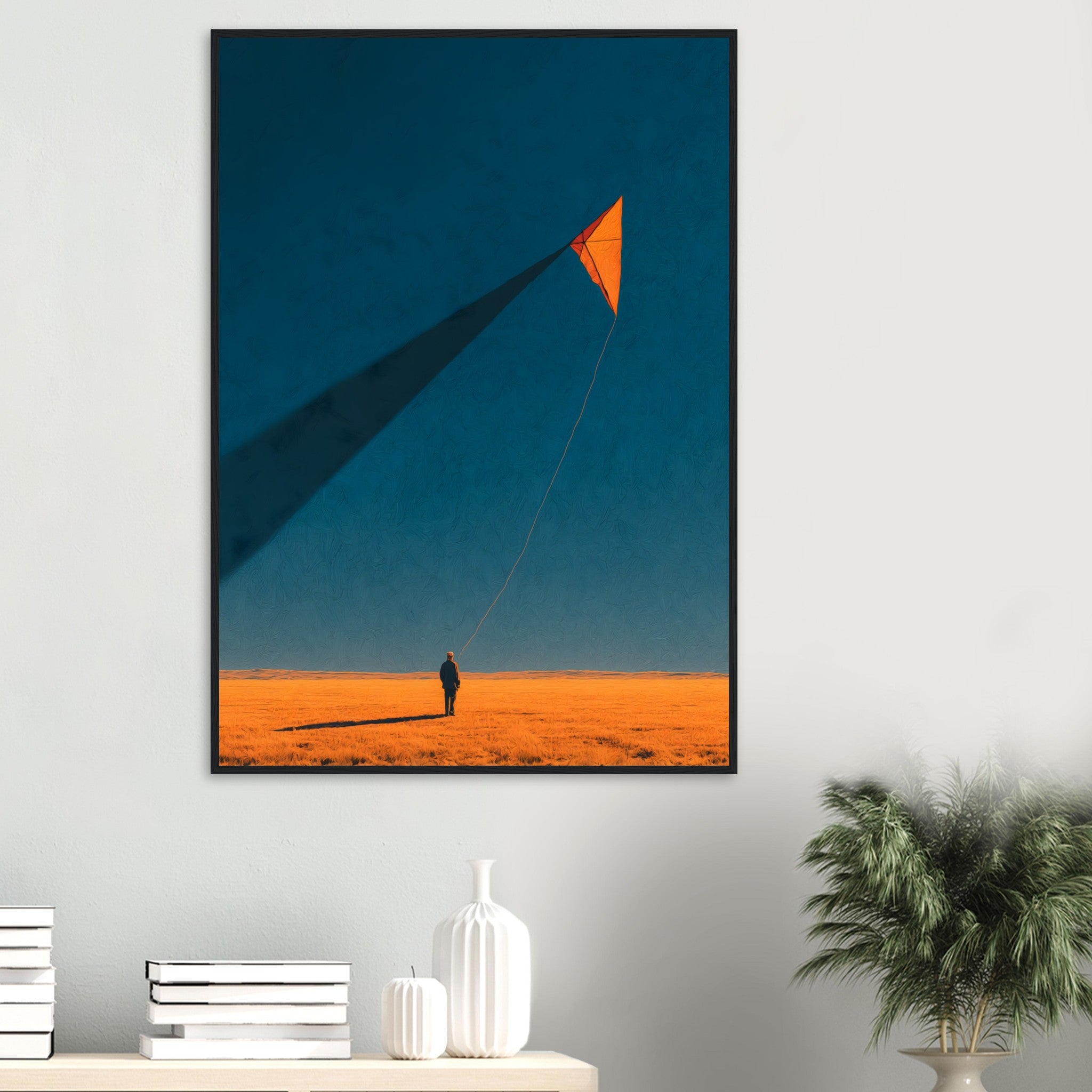 Modernes Wandbild mit Drachen-Motiv im schwarzen Holzrahmen für minimalistisches Wohndesign. Dekoration für das Wohnzimmer.