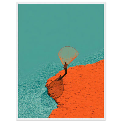 Minimalistisches Poster eines Fischers mit einem großen orangefarbenen Netz vor dunklem Hintergrund. Minimalistisches Interior.
Poster im weißen Holzrahmen.